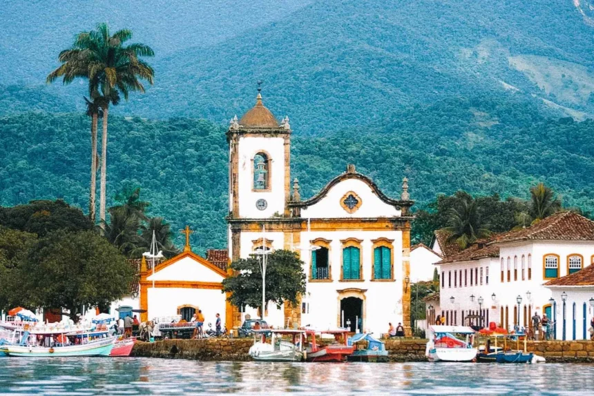 Passeio de escuna pelas ilhas
